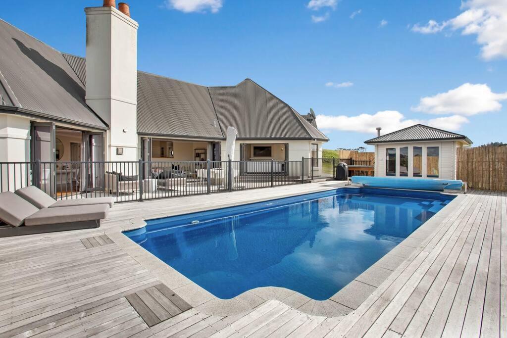 The Parish House With Pool, Bbq And Pizza Oven Leilighet Whangaparaoa Eksteriør bilde