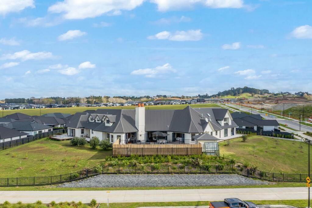 The Parish House With Pool, Bbq And Pizza Oven Leilighet Whangaparaoa Eksteriør bilde